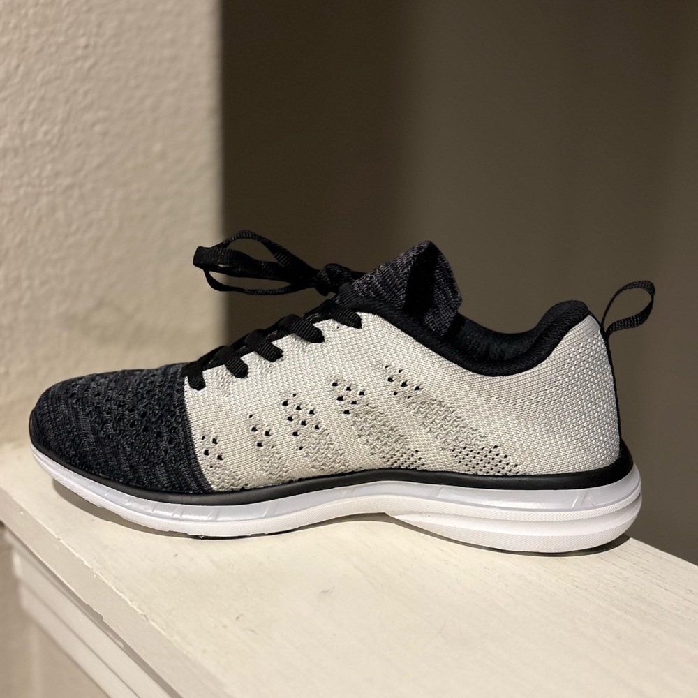 APL Shoes Women's Size 6 Black Gray White Techloom Pro Running Casual Sneakers - Picture 3 of 9